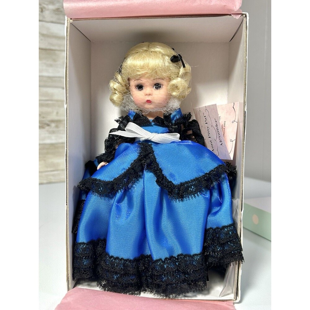 Madame Alexander 2002 “Aunt Pitty Pat” Doll Blue Dress, Blonde #33465 NIB